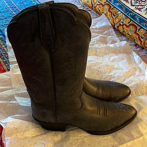 Ariat Black Distressed Heritage Western Boots, Size 10 NWT